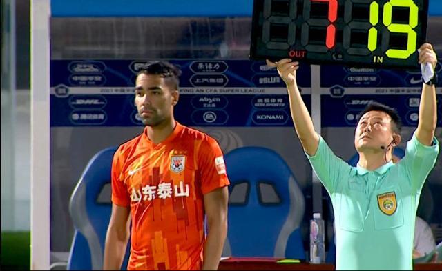 爱游戏正版-外援调整逼出最强“水货”！山东争冠路靠他延续？