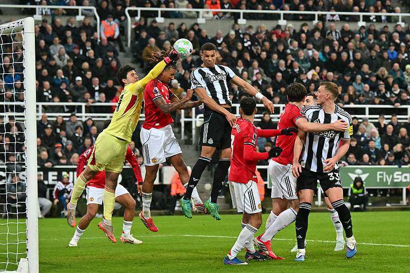 爱游戏入口-纽卡斯尔2-1曼联 奥苏拉绝杀